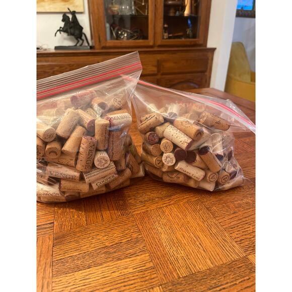 Wine corks used 
Appropriately 200 - Picture 1 of 1